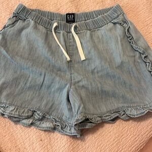 Size L kids Gap shorts